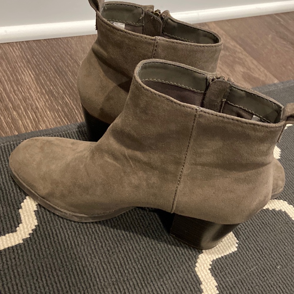 Old Navy suede booties size 8
